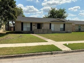 Building Photo - 904 Valley View Dr