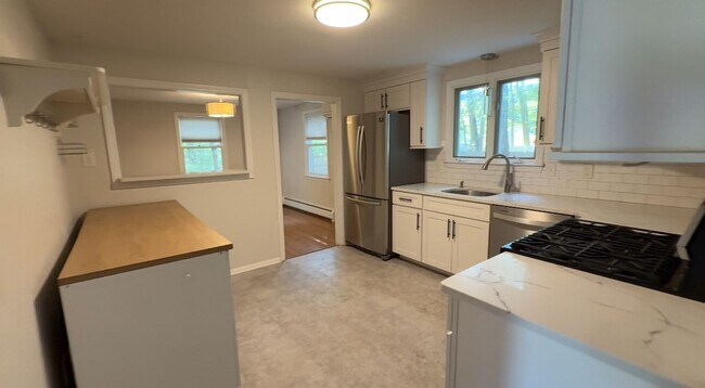 Foto del edificio - Available Now | 3 Bed, 1.5 Bath Single-Fam...