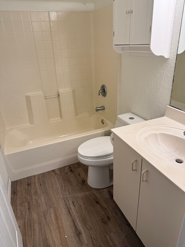 Building Photo - 1055 Bismarck Rd