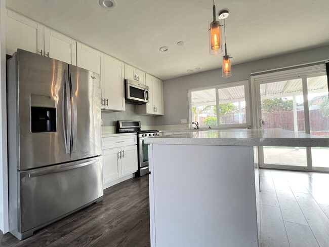 Building Photo - Mira Mesa Home 2 Bedroom 2 Bath- Recently ...