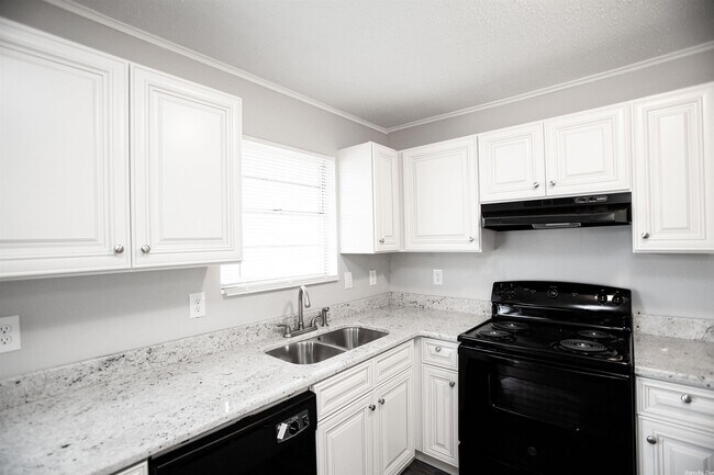 Building Photo - 1107 Parkway Dr