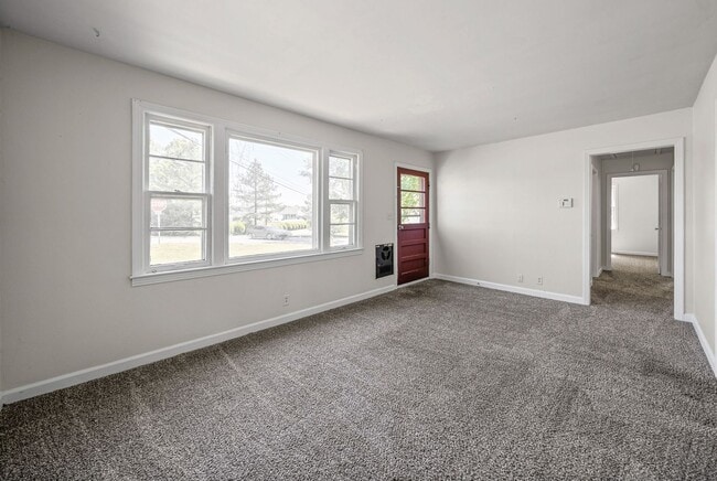 Building Photo - 3 Bedroom Home For Rent Near Lowes On Madison Street!