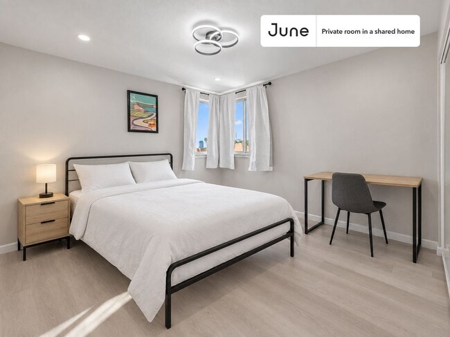 Building Photo - Room in Shared 5 bed/5 bath home in Boyle Heights