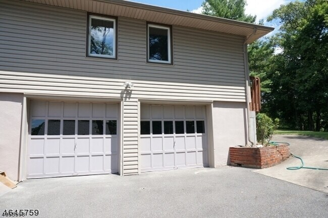 Foto del edificio - 12 Oxford Dr