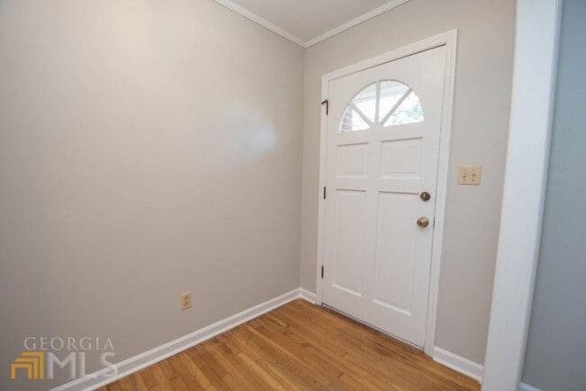 Building Photo - 186 Goza Rd