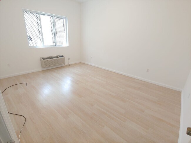 Foto del edificio - 147-54 70th Road, Unit 2nd floor