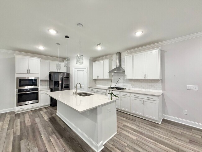Foto del edificio - Incredible 4BD, 3BA Raleigh Home in the De...