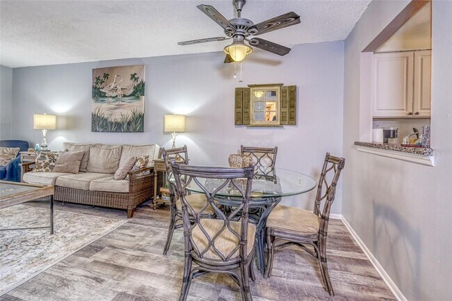 Foto del edificio - 13714 Mission Oaks Blvd