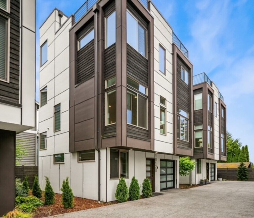 Primary Photo - Gorgeous Greenwood 3 Bedroom 3.5 Bath Stan...