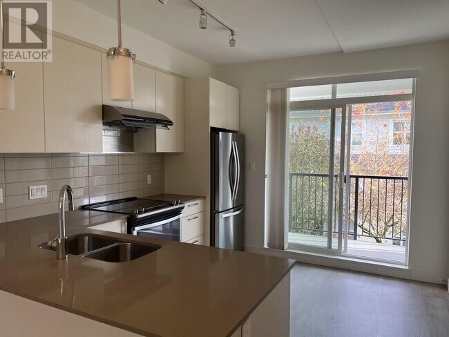Photo du bâtiment - 7250-7250 18th Ave