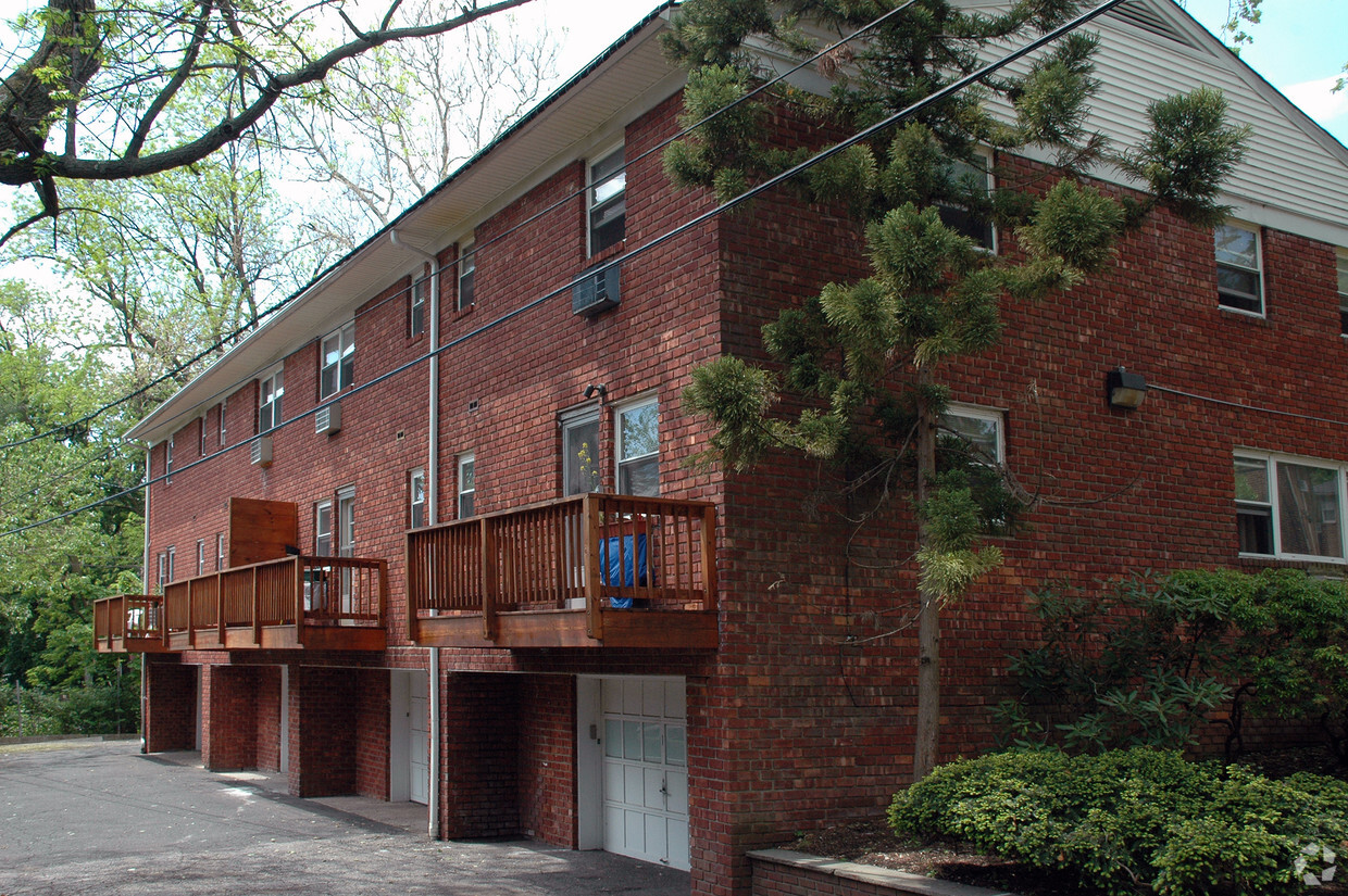Building Photo - 21 Hutton Ave