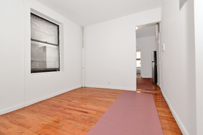 Building Photo - 122 Orchard St