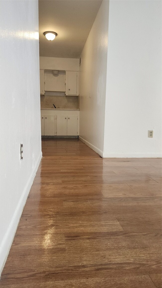 Building Photo - 105 Avondale St