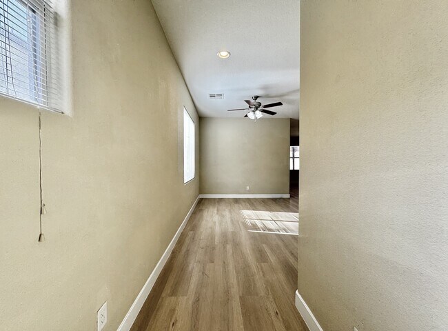 Foto del edificio - 4967 Crimson Mare Rd