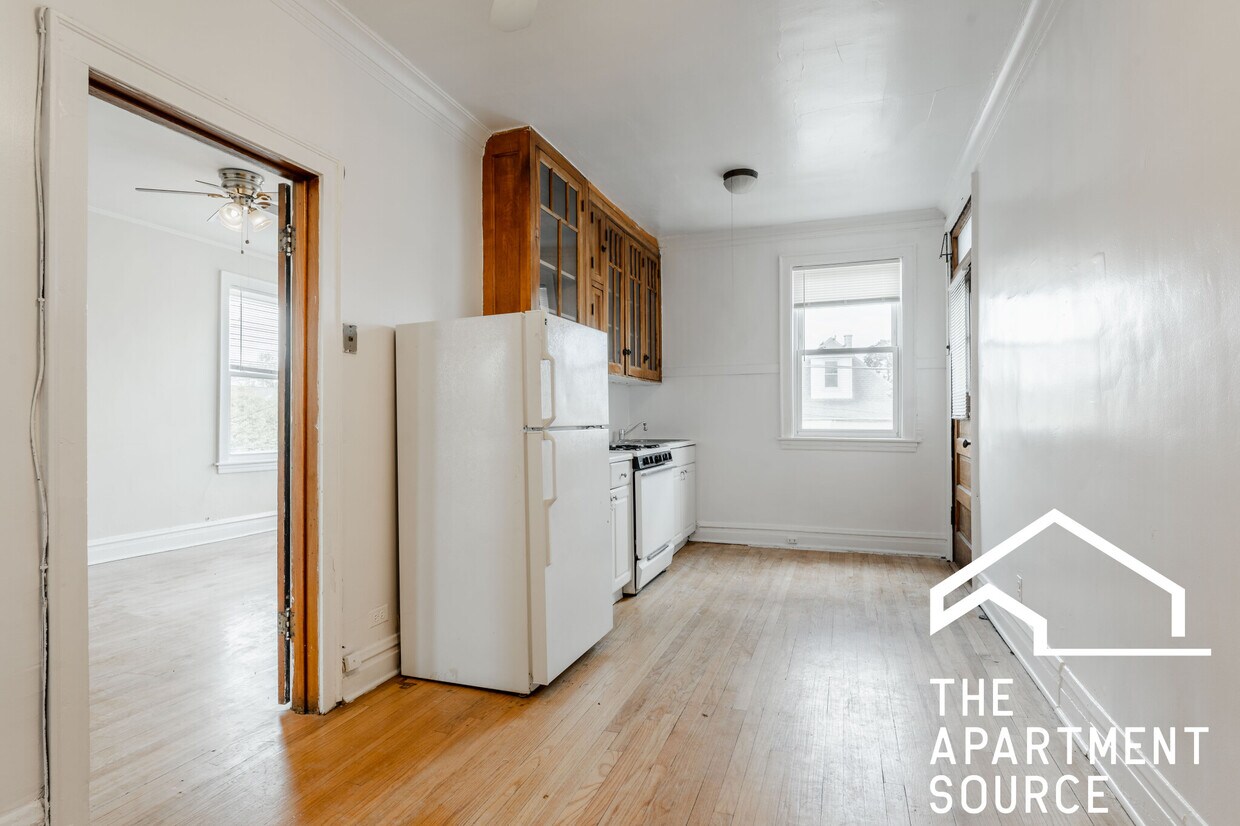 Primary Photo - 4828 W Addison St