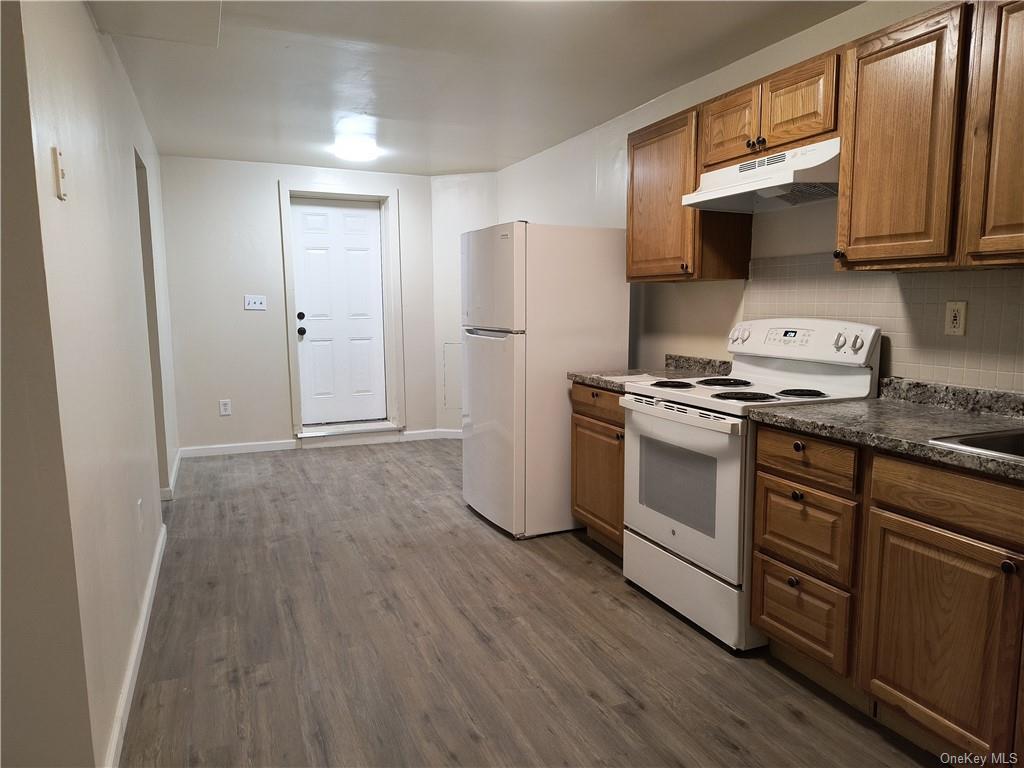 Primary Photo - 22 Gidney Ave
