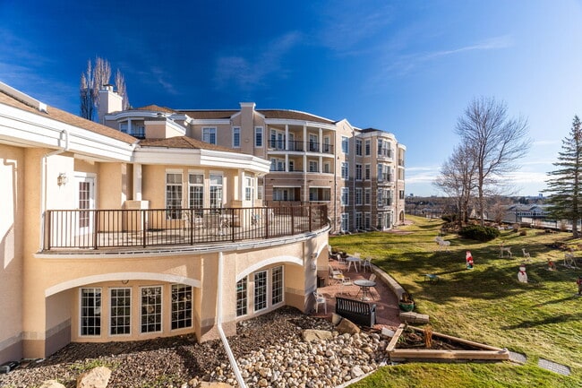 Photo du bâtiment - 5201-5201 Dalhousie Dr NW