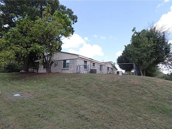 Building Photo - 1800 N Council Rd