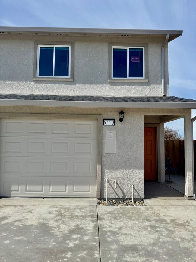 Building Photo - Stunning New Build 3-Bedroom, 2.5-Bath Triplex Apartment for Rent