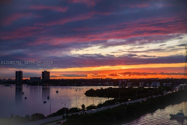 Foto del edificio - 7904 West Dr