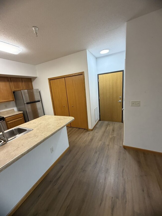 Foto del edificio - New Listing - 2 Bedroom, 1 Bath Condo on Northeast side of Iowa City