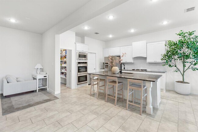 Foto del edificio - 823 Dreisam