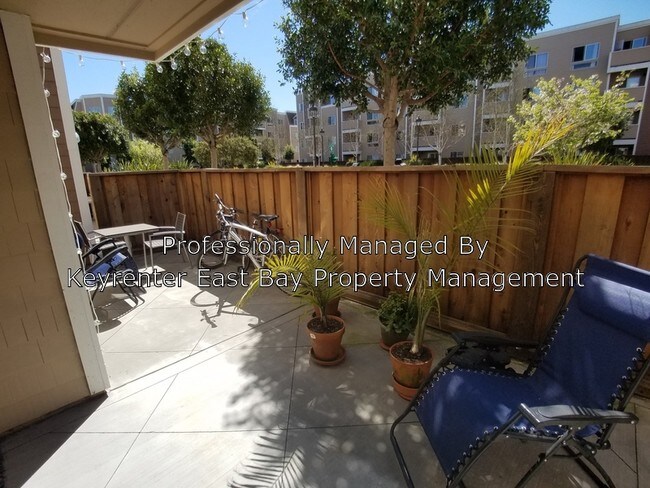 Foto del edificio - 6400 Christie Ave