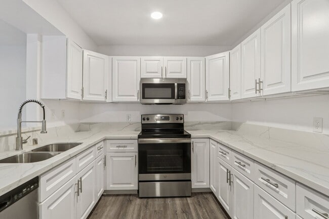 Interior Photo - 4950 Coldwater Canyon