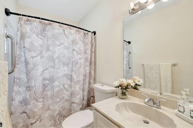 Foto del edificio - 4660 Greentree Pl