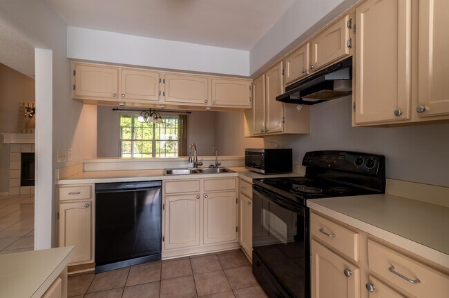 Building Photo - 12840 Ashbrook Cir E