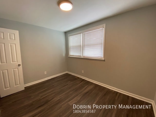 Foto del edificio - 1807 Bath St