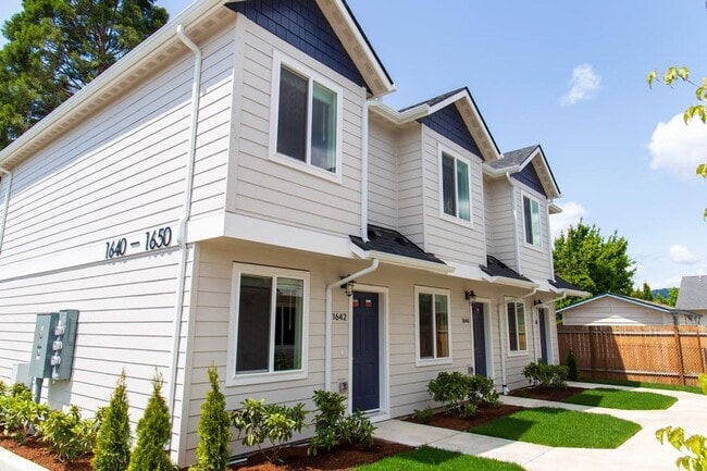 S St 7 plex - S St 7 plex Apartment