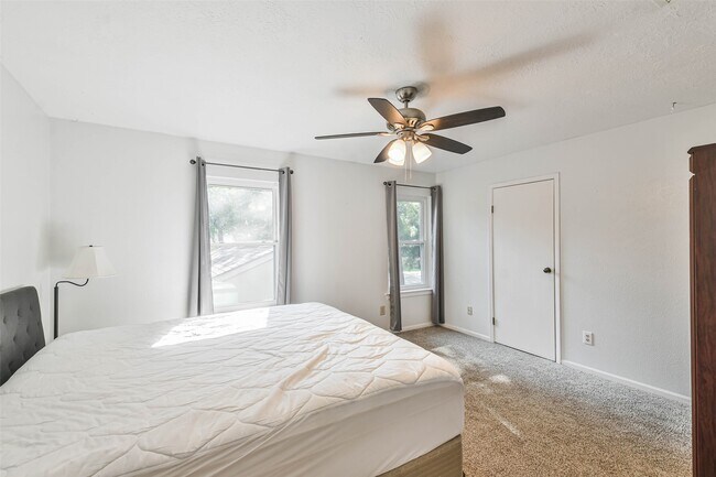 Building Photo - 12 Coralberry Rd