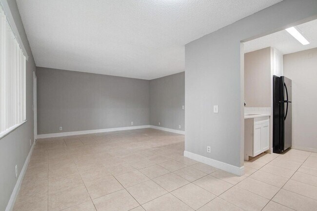 Foto del edificio - 516 Meadows Cir
