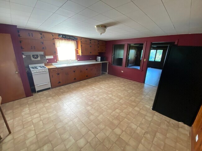 Building Photo - 27844 W Grass Lake Rd