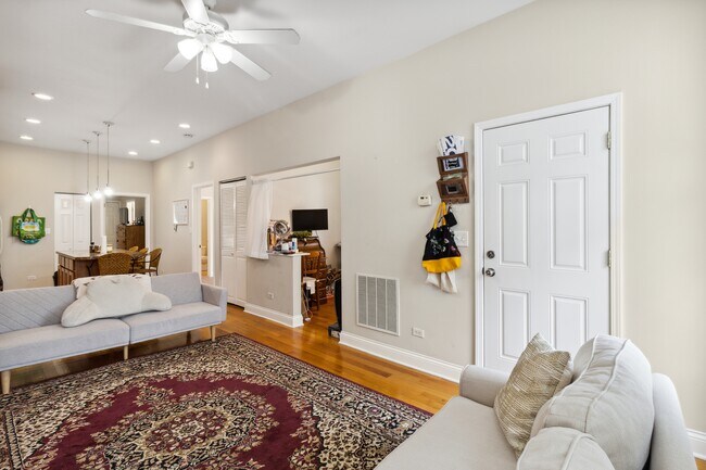 Building Photo - 616 S Oakley Blvd