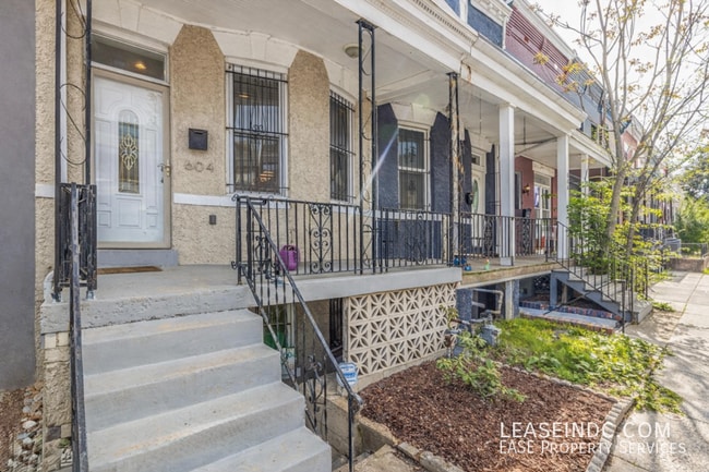 Building Photo - 604 Harvard St NW