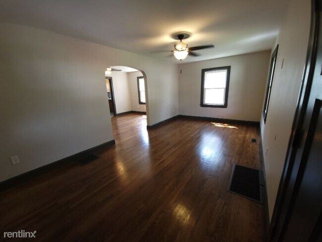 Building Photo - 4 br, 1 bath House - 1120 Greenaway Pl