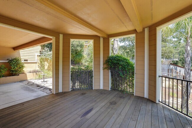 Building Photo - 6 Leona Dr