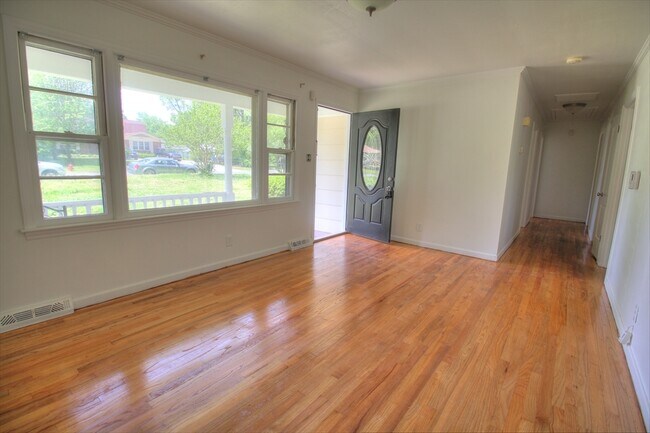 Building Photo - Charming 4 Bedroom, 2 Bath Home with Huge ...
