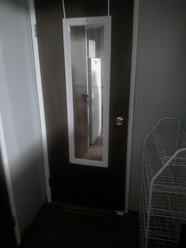 Building Photo - 8920 180 St NW