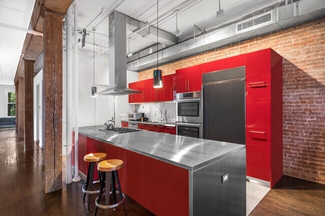 Interior Photo - 178 Prince St