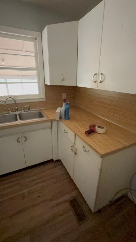 Foto del edificio - 233 Rose Dr