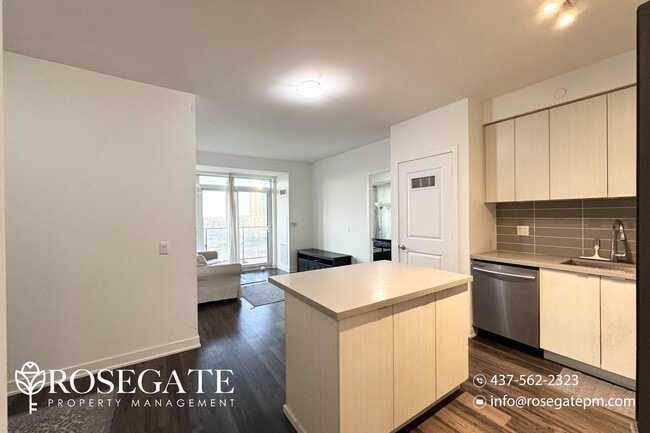 Building Photo - Newly Renovated 2-Bedroom + Den, 2-Bath Co...