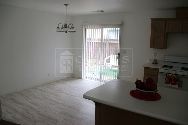 Building Photo - 0140