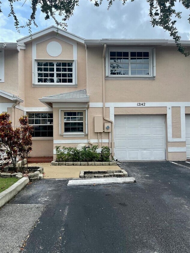 12142 SW 50th Ct, Cooper City, FL 33330 Townhome Rentals in Cooper