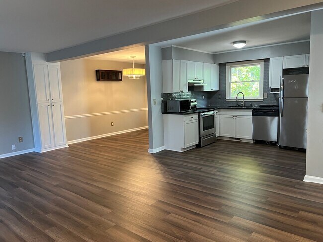 Foto del edificio - 5912 Pine Tree Ct