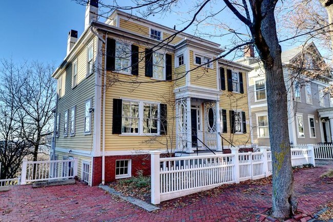 Building Photo - 88 Congdon St