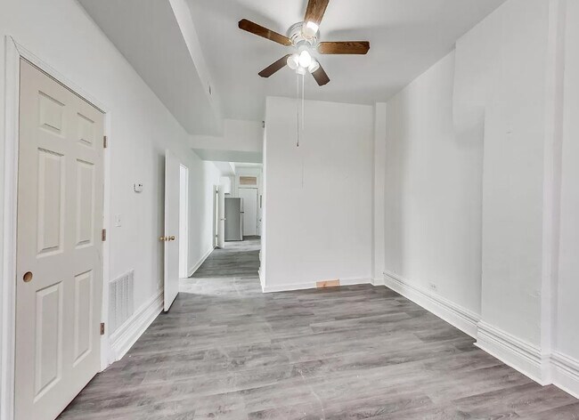 Foto del edificio - 2438 W 25th St