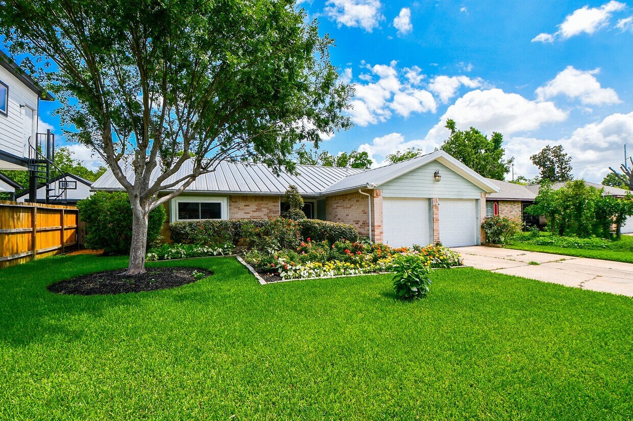 Primary Photo - 10426 Alcott Dr